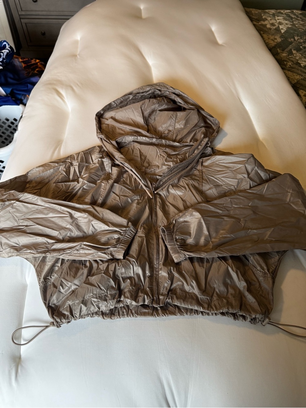 ALO Lightweight Yoga SprinterHooded Windbreaker Jacket in Taupe Size Small